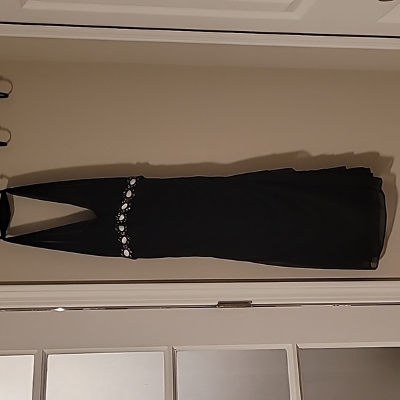 Dressy gown - Picture 1 of 5